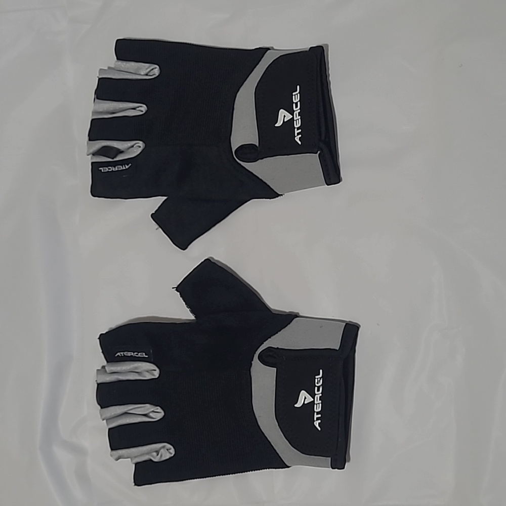 Workout gloves for men or women